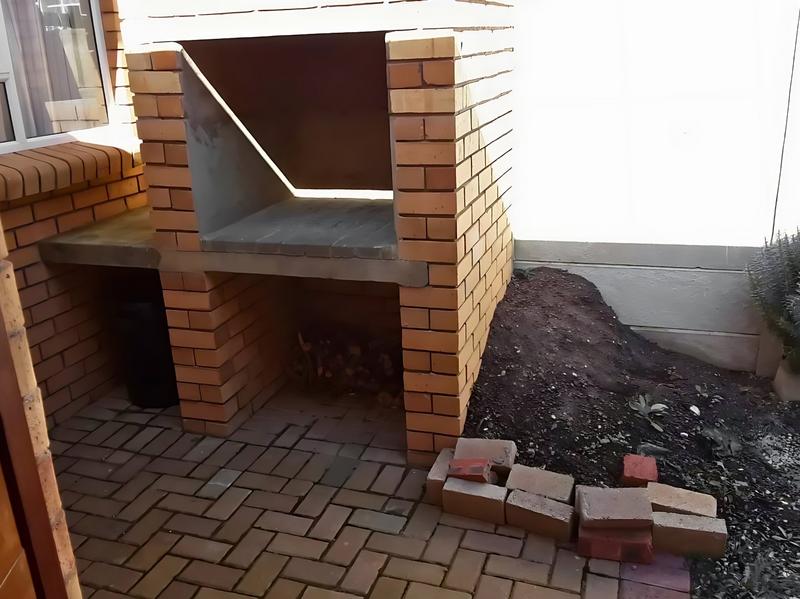 2 Bedroom Property for Sale in Heiderand Western Cape